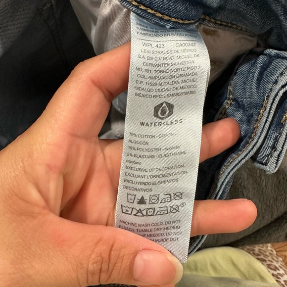 DENIZEN Levi's Women's High-Rise Sculpting Straight Jeans - Seaside Fade Size 10 - Picture 9 of 10